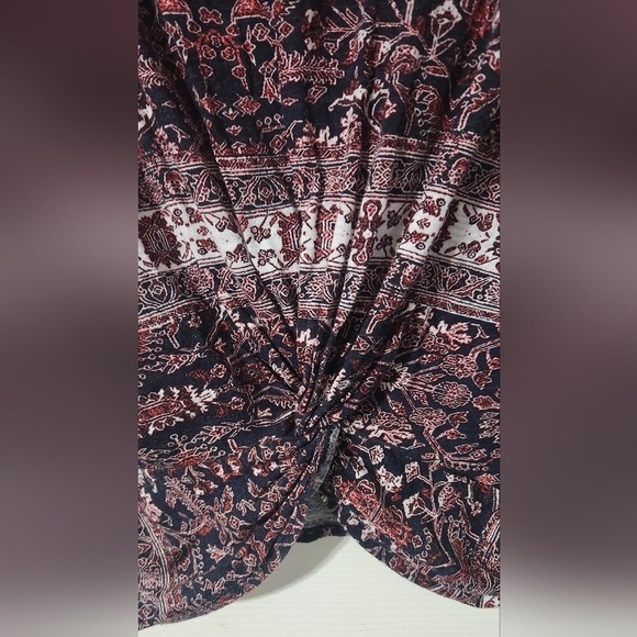 Lucky brand navy white and burnt red floral print top with twist front S - Picture 3 of 4